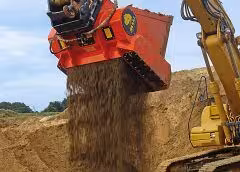 ALLU-D-Series-Screener-Crusher-Bucket_Action
