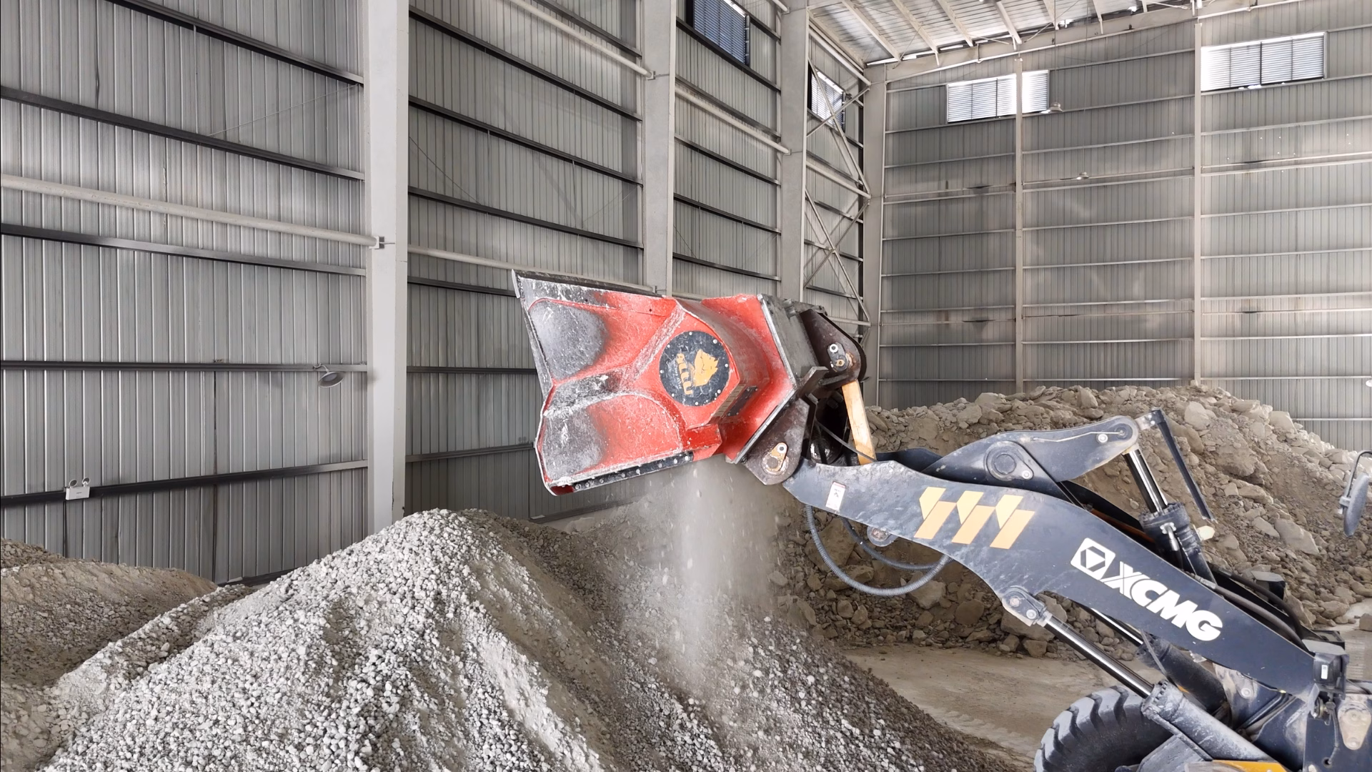 Siebung von Attapulgit-Ton mit einem ALLU Schaufelseparator