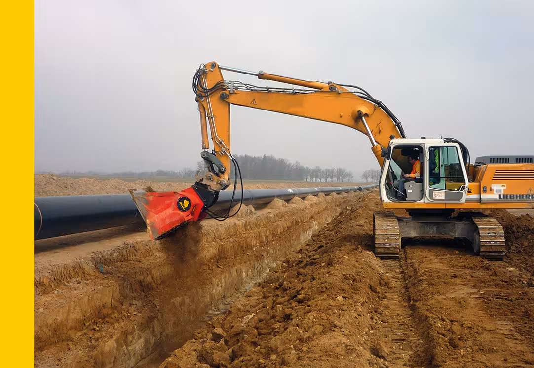 ALLU screening bucket for pipeline padding