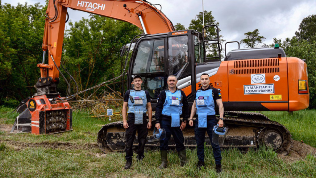 ALLU screening buckets in demining.
