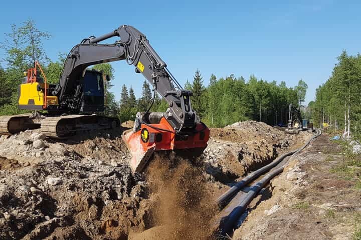 Godet broyeur à tamis ALLU pour gravats